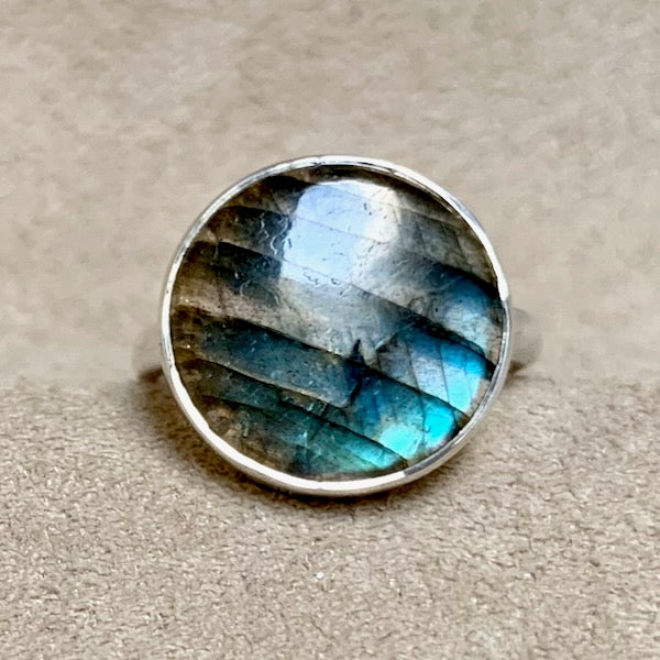 Labradorite ring outlet (size 8)